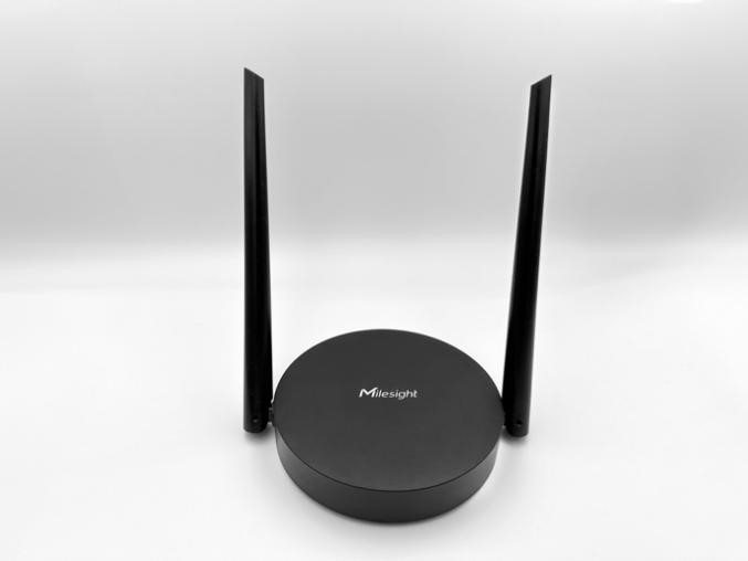 A black wireless router with two antennasDescription automatically generated